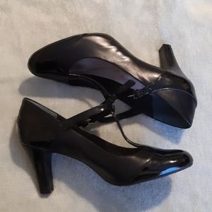 Giana Bernini T-Strap Vineza Fits like 9/9.5